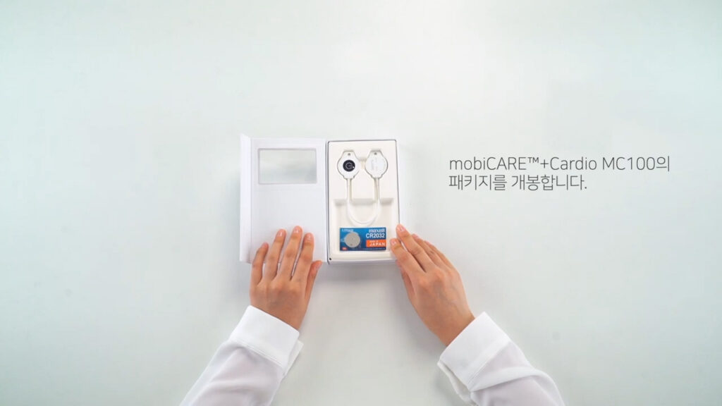 MobiCARE MC100의 실제 사용 과정을 보여주는 의료기기 영상 제작 장면